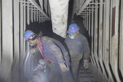 致敬鐵人精神，為鐵軍喝彩——能源檢計(jì)量中心支援電除塵檢修側(cè)記