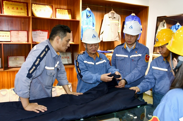 創新引領，智造未來 中國長城鋁業長鋁工服智能化生產線與勞模工作室雙喜臨門
